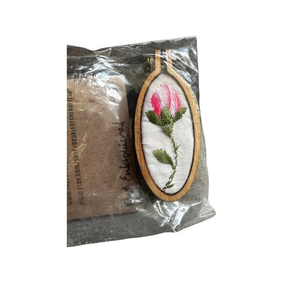 Medium Oval Handmade Embroidered Loom Pendants from Vintage Handkerchiefs - Picture 5 of 8